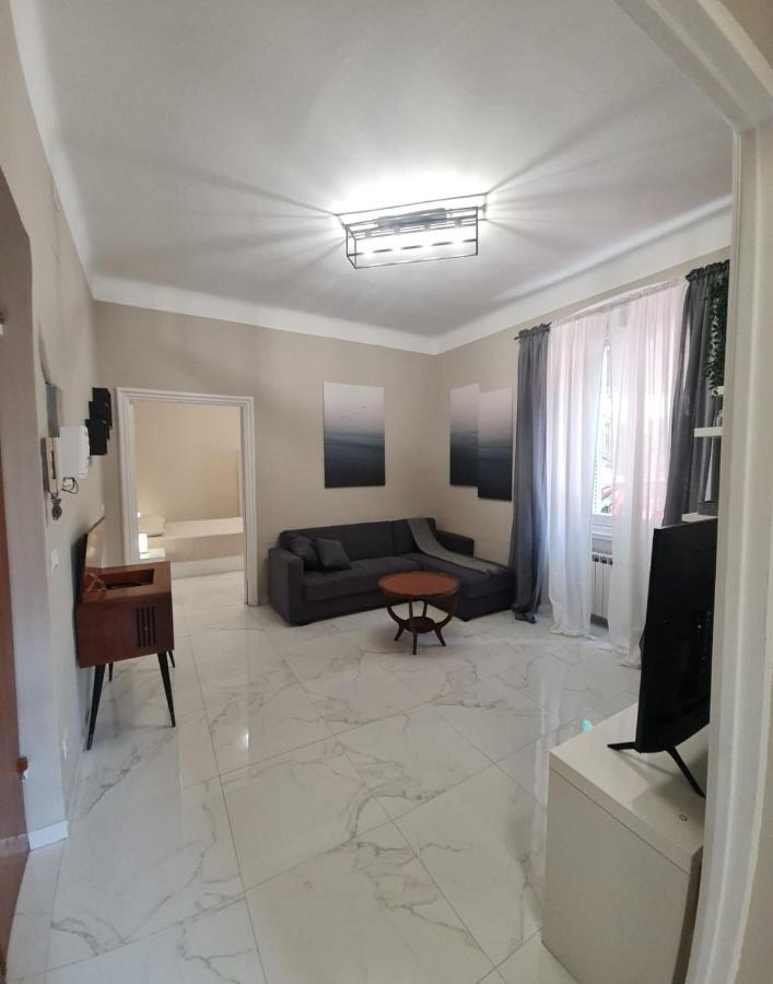 Ampio Appartamento Con 2 Posti Auto E Cortile Genoa Exterior photo