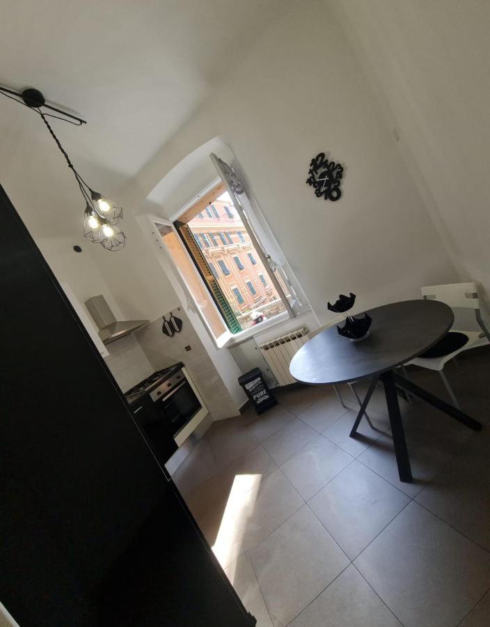 Ampio Appartamento Con 2 Posti Auto E Cortile Genoa Exterior photo