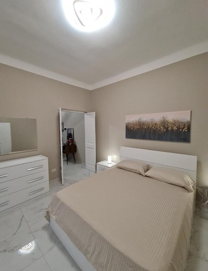 Ampio Appartamento Con 2 Posti Auto E Cortile Genoa Exterior photo