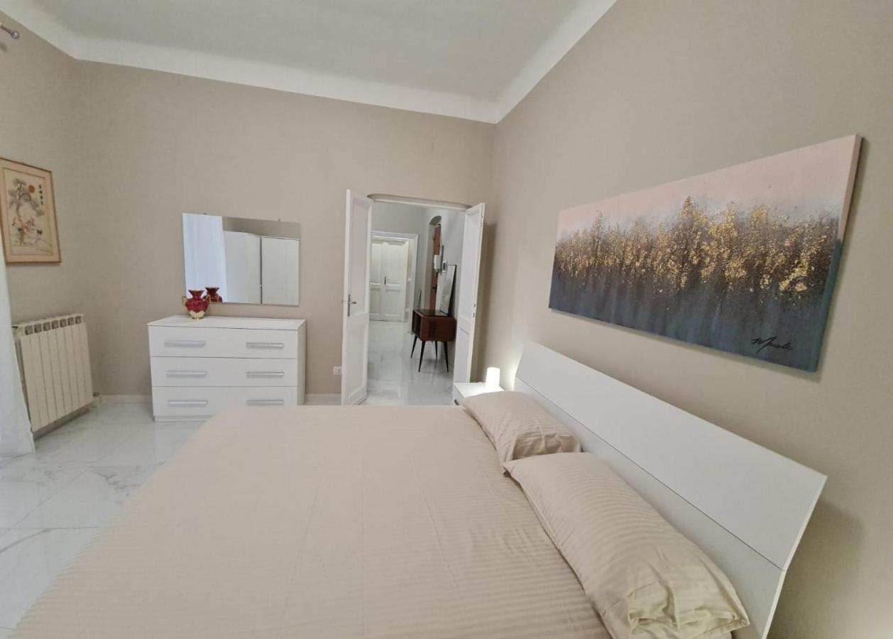 Ampio Appartamento Con 2 Posti Auto E Cortile Genoa Exterior photo