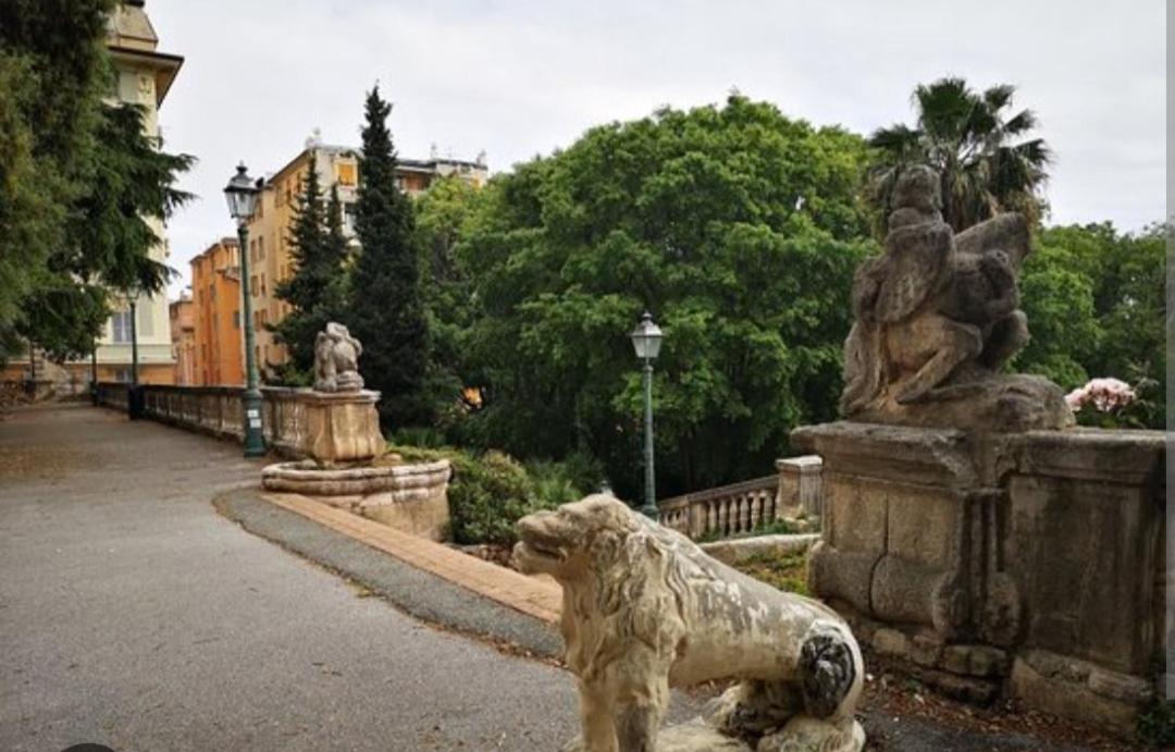 Ampio Appartamento Con 2 Posti Auto E Cortile Genoa Exterior photo